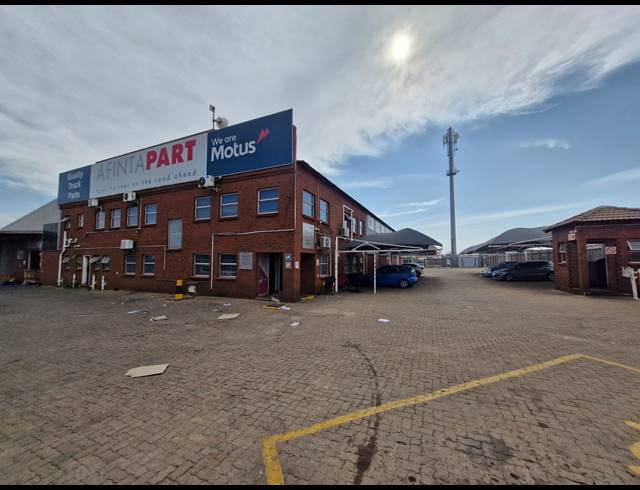 2,100M² WAREHOUSE TO LET IN JET PARK